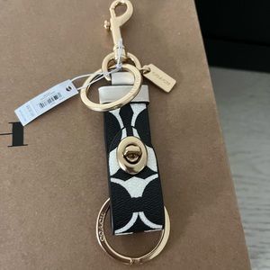 Coach trigger snap bag charm in signature canvas✨✨